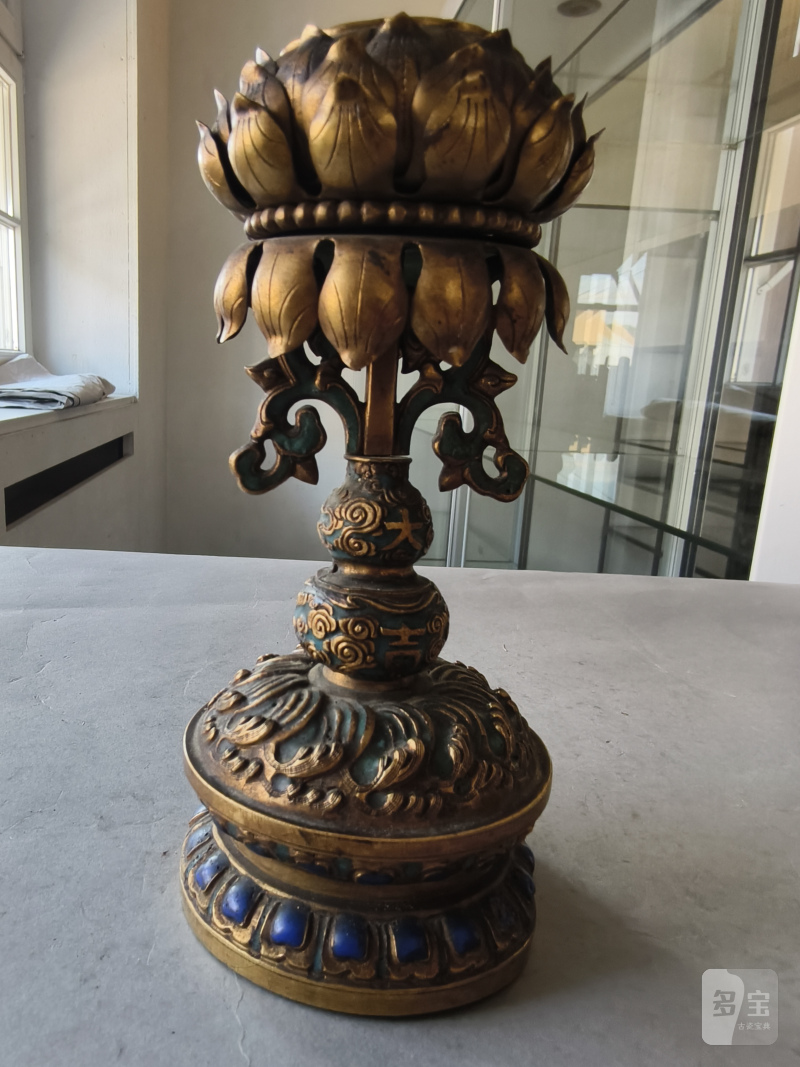 A Buddhist altar emblem made of fire-gilt copper with enamel decoration and lotus for incense sticks - 图12